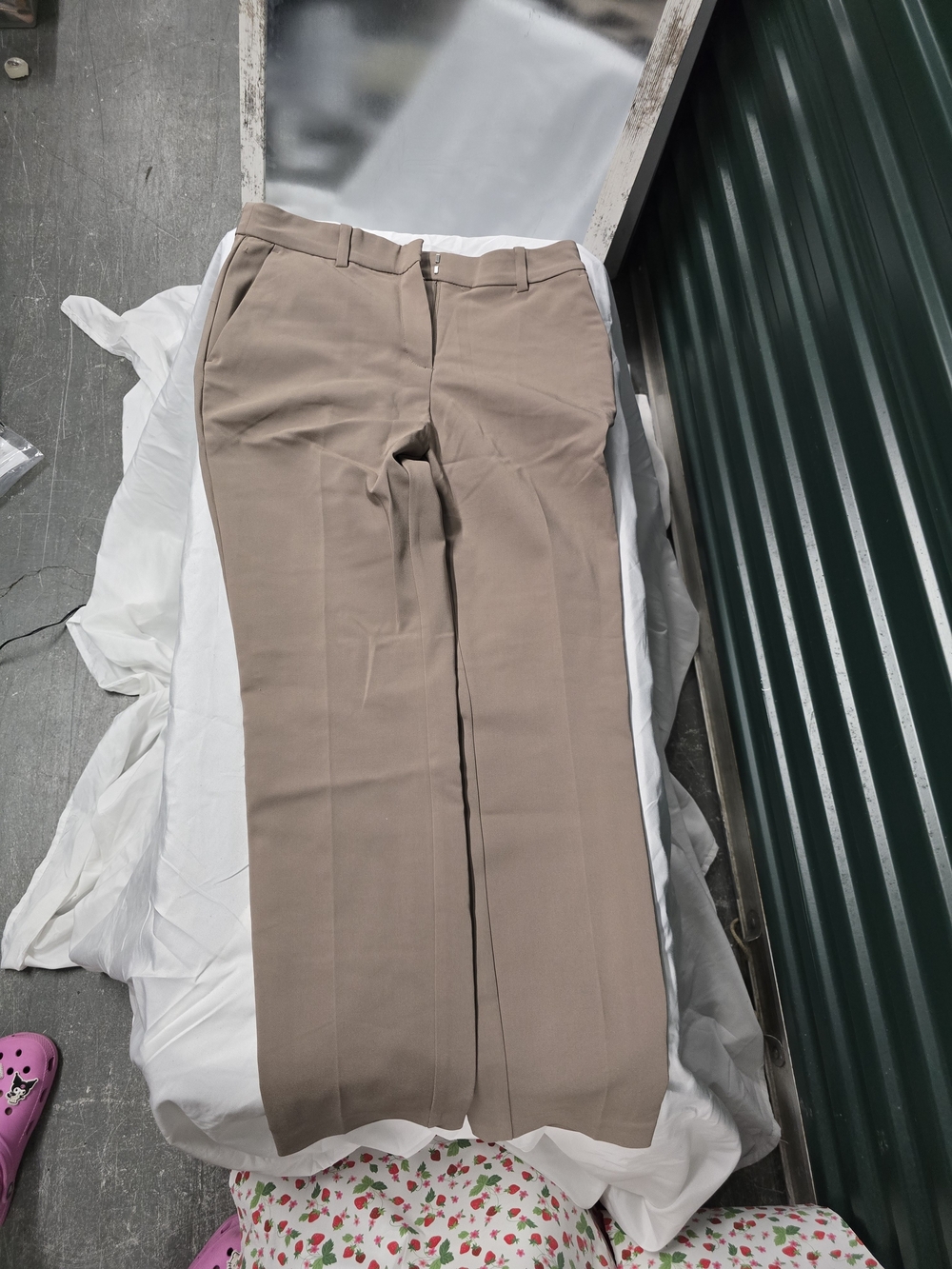 H&M Women's Cropped Dress Pants in Taupe Beige